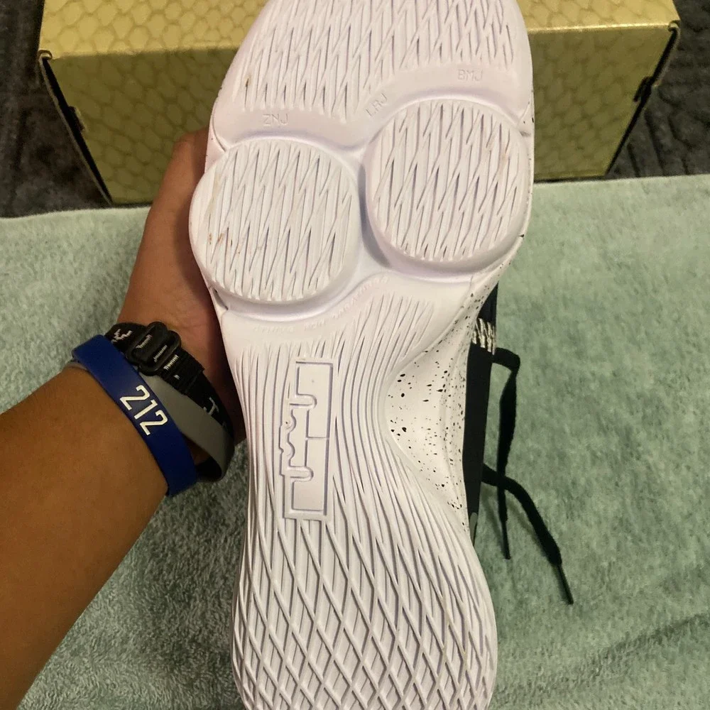 (SOLD) NWOB Nike Lebron "Witness 5" Shoes - Picture 9 of 11